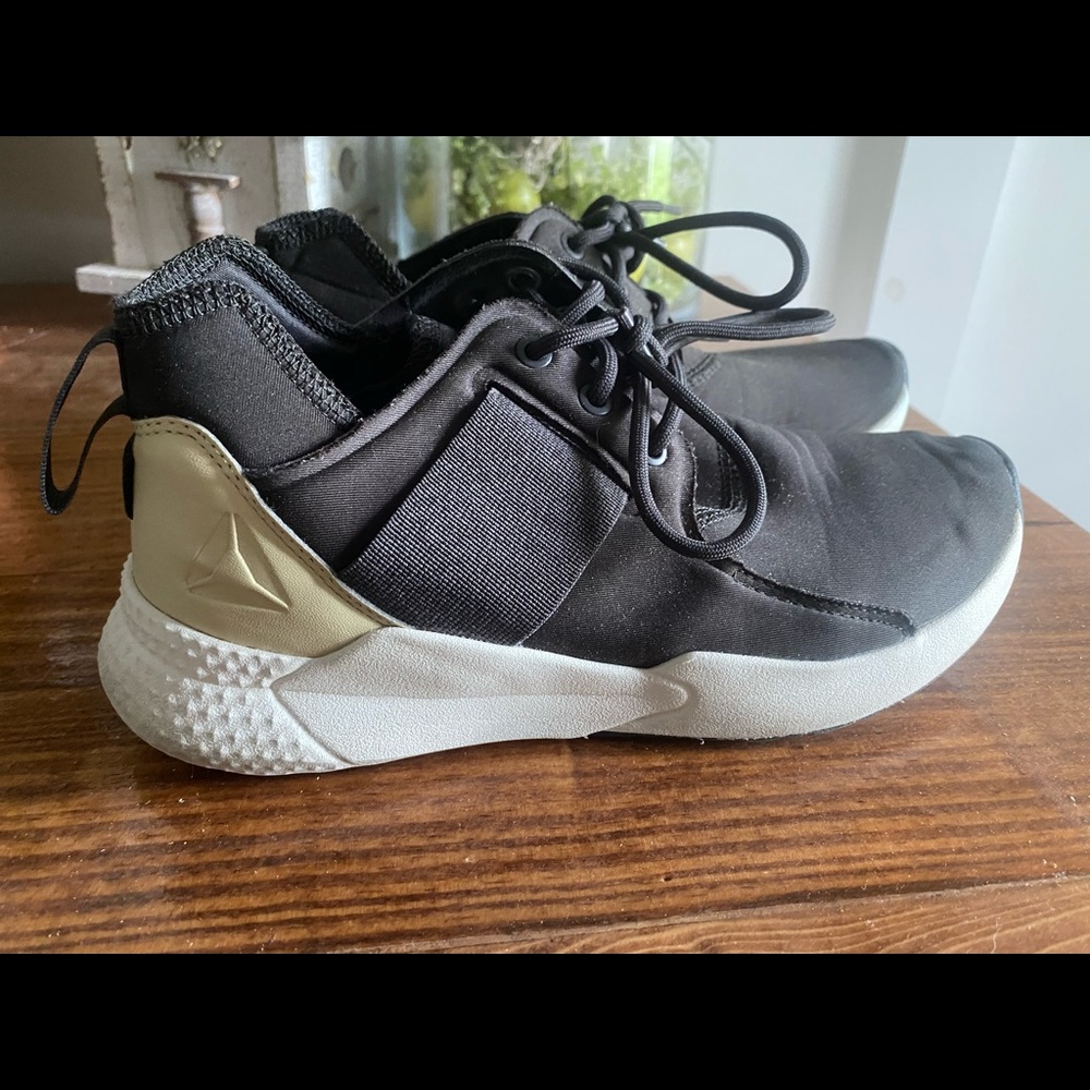 Reebok Sneakers size 6.5